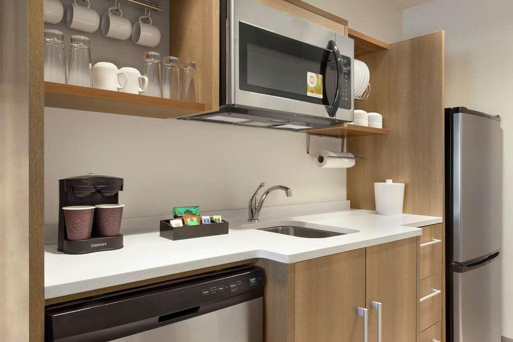Home2 Suites By Hilton Carmel Indianapolis Номер фото